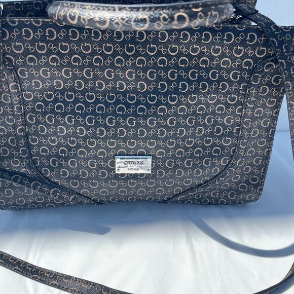 GUESS handbags - Picture 2 of 12